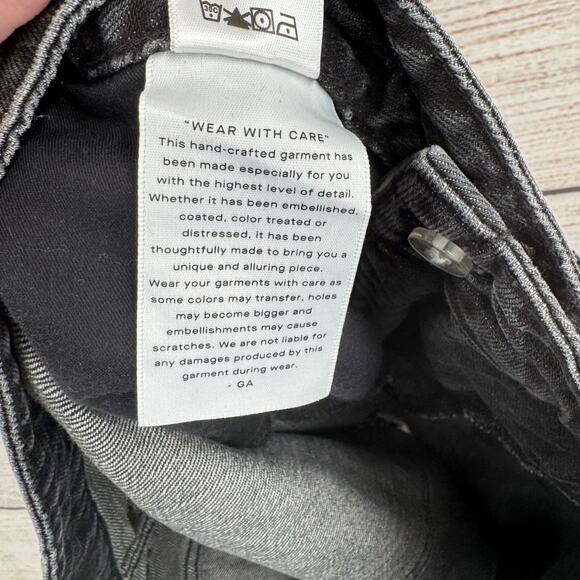 Good American Good 90s Long Fray Hem Shorts Women's Size 8/29 Black/Gray - Picture 9 of 12